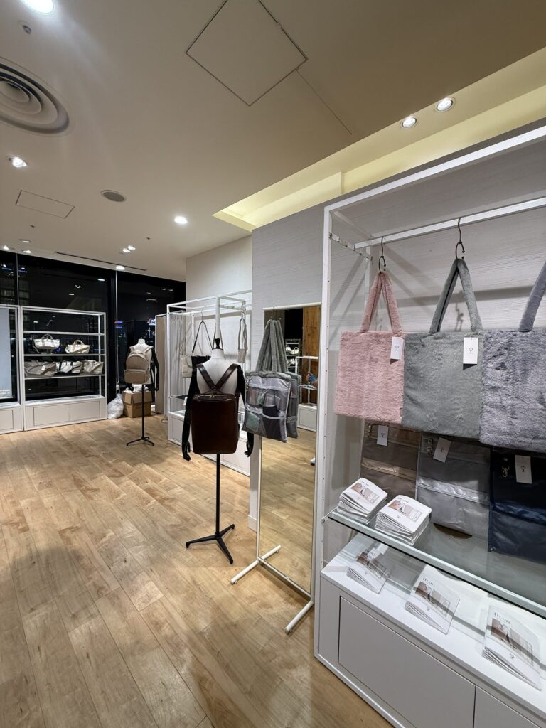 Th.anのバッグ(阪神梅田本店ポップアップ)